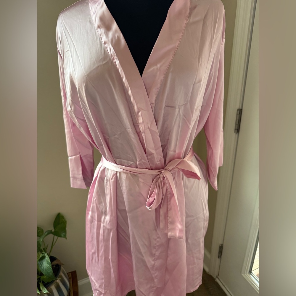 Pink Robe - Picture 2 of 6